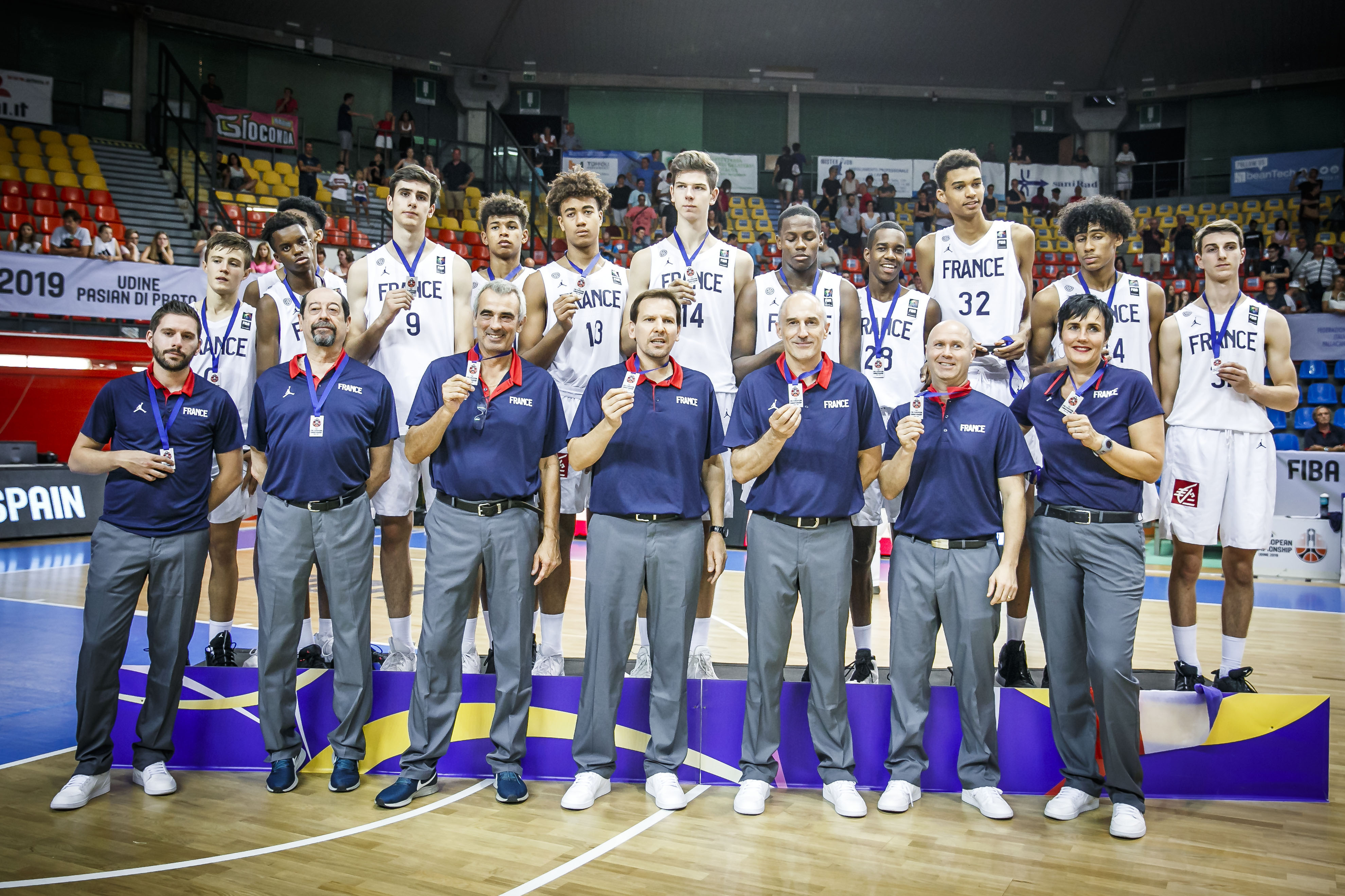 Les U17 masculins également avec le pays hôte FFBB