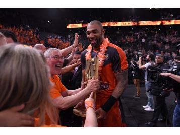Romeo Travis et Le Mans sont repartis avec la Coupe - Photo : Bellenger/IS/FFBB Romeo Travis