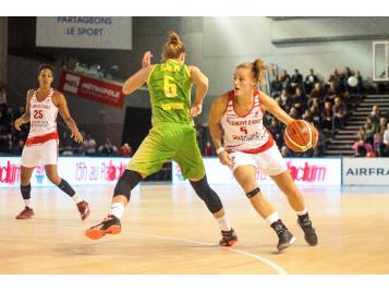 Virginie Brémont et Villeneuve d'Ascq vainqueurs de Sopron - Photo FIBA/Emmanuel Roussel Virginie Brémont