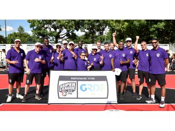 Les arbitres ayant participé à la formation 3X3 lors du tournoi central de Paris - Photo : FFBB
