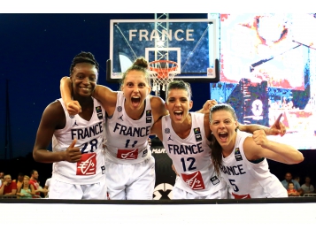 Les Françaises victorieuses ici à La Rochelle - FIBA