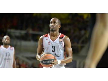 Rodrigue Beaubois et la SIG remporte ce premier match - Crédit : PresseSports