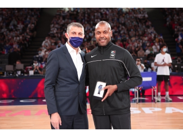 Jean-Pierre Siutat et Eddie Viator à l'Accor Arena - Julien Bacot/FFBB