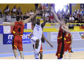 Guershon Yabusele et les Bleuets n'ont pas réussi à faire déjouer les Italiens - Photo : FIBA