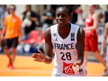 Début sans faute pour Migna Touré et les Bleues - Photo : FIBA