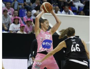 Chatilla Van Grinsven a cumulé 16 points et 14 rebonds contre Nice - Bellenger-Lecocq/IS/FFBB