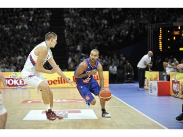 Tony Parker et les Bleus tombent face aux Serbes - Photo Bellenger/IS/FFBB Tony Parker