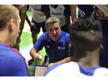 Pascal Donnadieu a retenu 12 joueurs pour participer à la Stankovic Cup - Photo : Bellenger/IS/FFBB Pascal Donnadieu