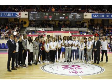 Les A' et les U18 honorés à Coubertin - Photo : Bellenger/IS/FFBB Equipes de France A' et U18 féminines