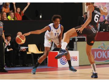 Valériane Ayayi découvrait l'Euroligue : 30 points et 12 rebonds contre le champion en titre - Bellenger-Allée/IS/FFBB