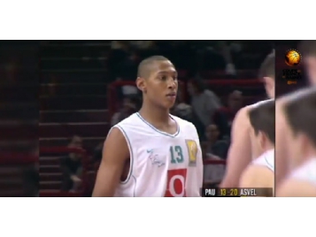 Boris Diaw en 2003 avec Pau