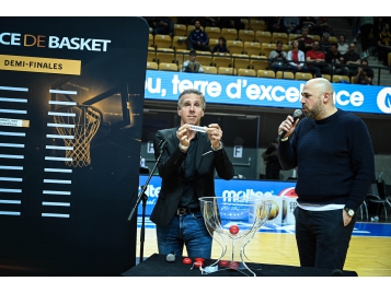 David Cozette et Ewan Abautret ont effectué le tirage au sort des demi-finales de la Coupe de France - Bellenger/IS/FFBB