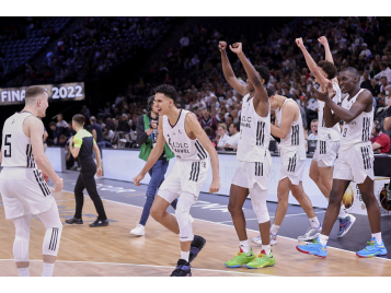 La joie des joueurs de l'ASVEL au coup de sifflet final lors de la finale 2022 - Bellenger/IS/FFBB