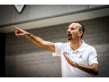 Vincent Bourdeau et les U15 féminines