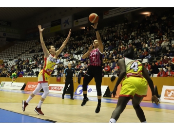 Alysha Clark a fait son retour en Euroligue de belle manière - FIBA