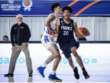 Malcom Cazalon et les Bleuets prêts pour l'Euro - Photo : FIBA