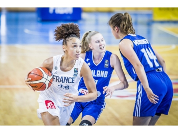 Clara Djoko et les Bleuettes en quarts de finale - Photo : FIBA