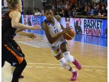 Valériane Ayayi, grande dame de cette finale retour - Photo : Caroline Junes