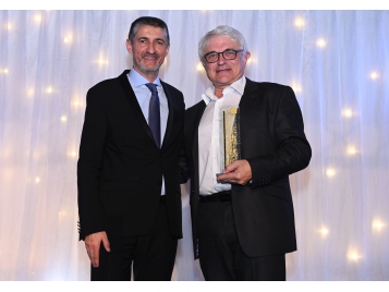 Alain Béral a reçu la plus haute distinction de la FFBB - Photo : Bellenger/IS/FFBB