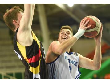 Ivan Février retrouvera le maillot bleu à l'occasion du stage de Poitiers - Photo FIBA Ivan Fevrier