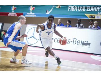 Adam Mokoka un des fers de lance de l'attaque tricolore - Photo : FIBA Adam Mokoka