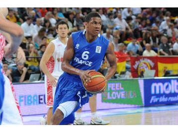 Axel Toupane sous le maillot bleu en 2011 - Photo : FIBA