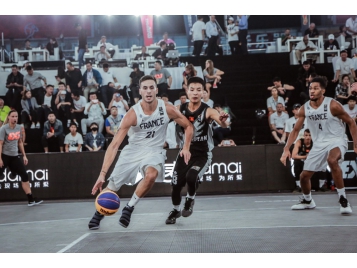 Franck Seguela et les Bleus ont remporté leurs deux premiers matches du Mondial - photo : FIBA