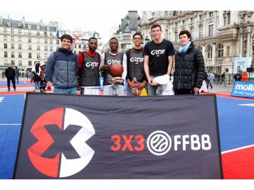 Vainqueur Tournoi 3X3 sur le parvis de l'Hôtel de Ville - Photo : Cedric Lecoq/FFBB Vainqueur Tournoi 3X3 sur le parvis de l'Hôtel de Ville