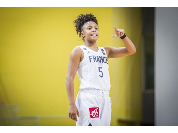 Ines Debroise et les Bleuettes ont maîtrisé leur quart de finale - FIBA