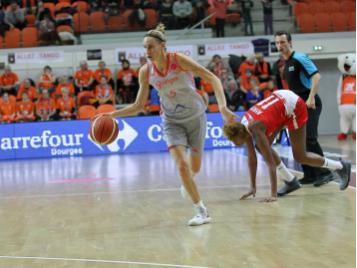 Paoline Salagnac, meilleure marqueuse berruyère contre l'ESBVA - FIBA