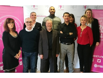 Boris Diaw et les membres du jury des 20 ans LFB