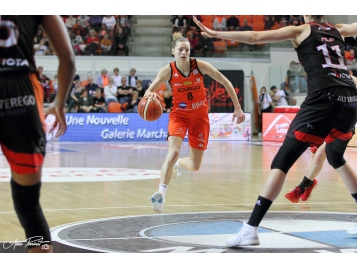 Marine Johannes face à Charleville-Mézières - Photo : Tango Bourges Basket