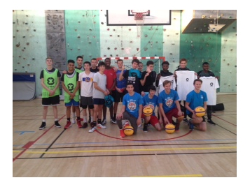 Les participants au troisième tournoi 3x3 UNSS à Niort
