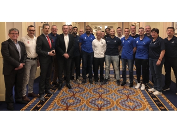 Les 12 arbitres de Jeep Elite et 1 arbitre de Pro B lors du stage à la Leaders Cup - Photo : FFBB