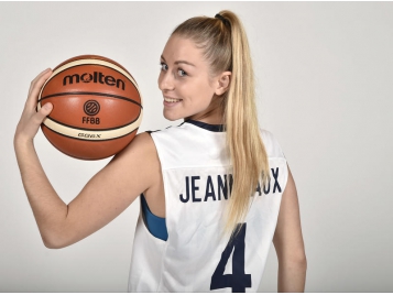 Romane Jeanneaux avec le Centre Fédéral - photo : Bellenger/IS/FFBB