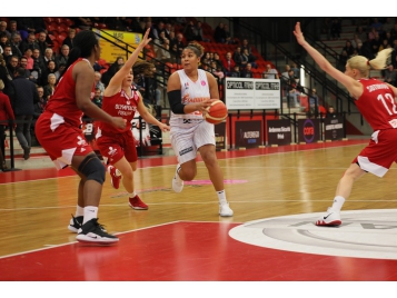 Kaleena Mosqueda-Lewis a brillé avec ses 32 points - FIBA