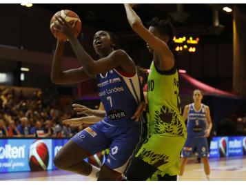 Marie-Michelle Milapie face à Jacinta Monroe lors de l'Open LFB 2016 - Bellenger-Lecocq/IS/FFBB