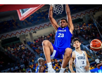 Warren Whoghiren avec les Bleuets en Espagne - Photo : FIBA
