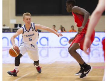Ludovic Beyhurst et les U18 seront ce week-end à Tarare - Photo : FIBA Ludovic Beyhurst
