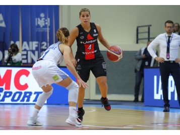 Amel Bouderra et les Flammes ont dominé Tarbes - Bellenger-Lecocq/IS/FFBB