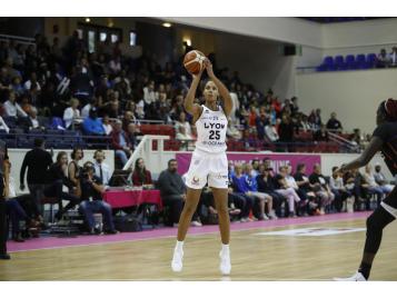 Marième Badiane et les Lyonnaises bien en jambes - Photo : Bellenger/IS/FFBB