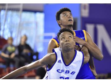 Maxime Carene et les U16 du CFBB ont remporté leur 2e match de la saison - Photo : Bellenger/IS/FFBB Maxime Carene
