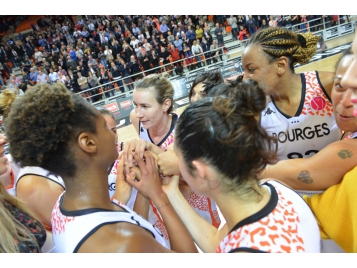 La joie des Berruyères à l'issue du match - FIBA