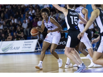 Diandra Tchatchouang et le BLMA affrontent Cegled, une équipe hongroise - FIBA