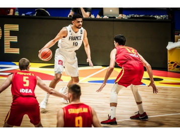 Bathiste Tchouaffé en leader des U20 - Photo : FIBA