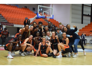 La joie des jeunes Tango à l'issue de la finale - Photo : Tango Bourges Basket