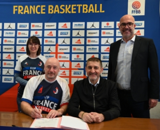 De gauche à droite : Elsa Lafitte (VP KFB), Jérémie Cozzi (Président KFB), Jean-Pierre Siutat (Président FFBB) et Damien Simonnet (Président Société et Mixités)