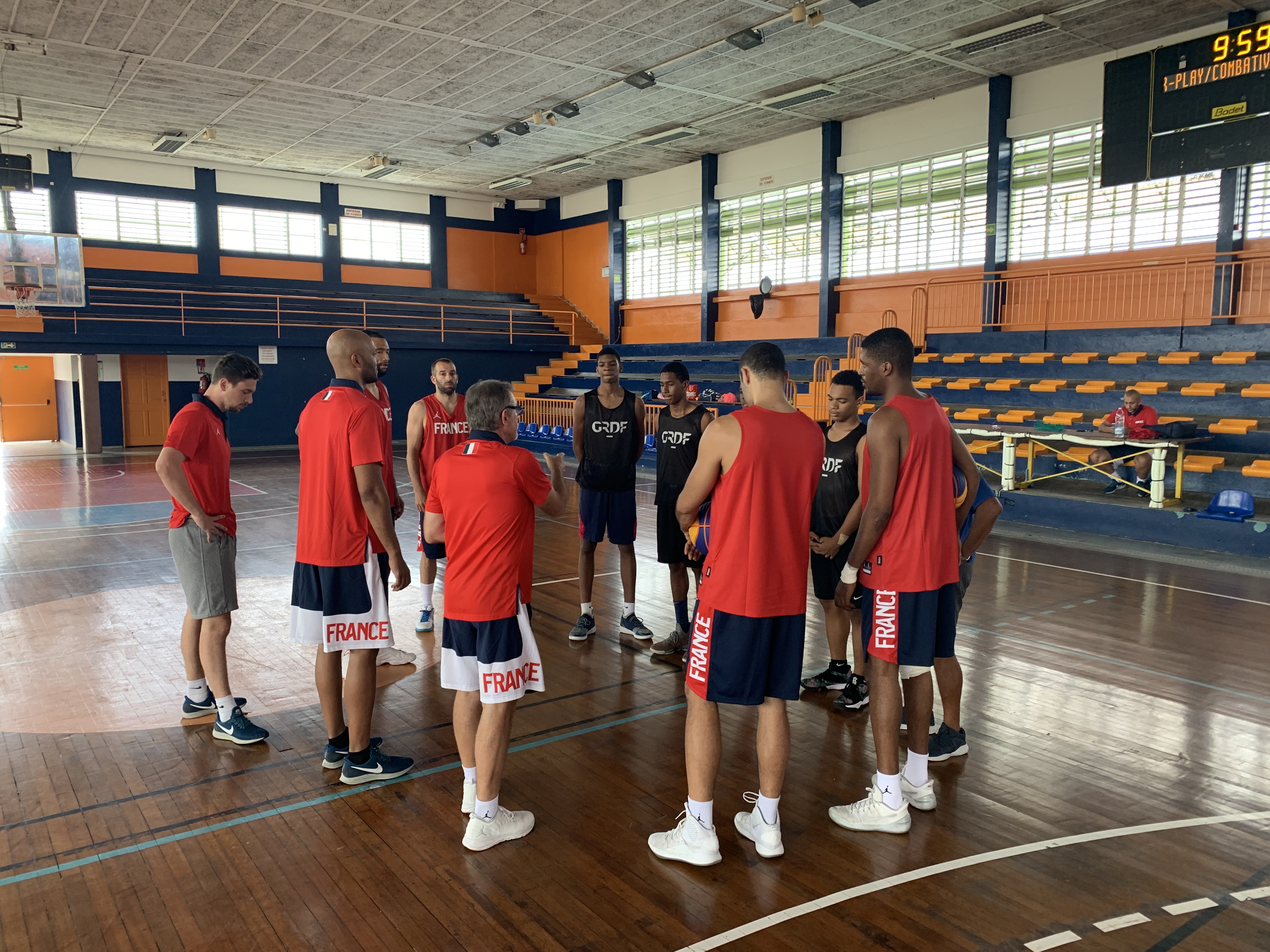 L'Équipe de France 3x3 accompagnée des jeunes pôlistes 