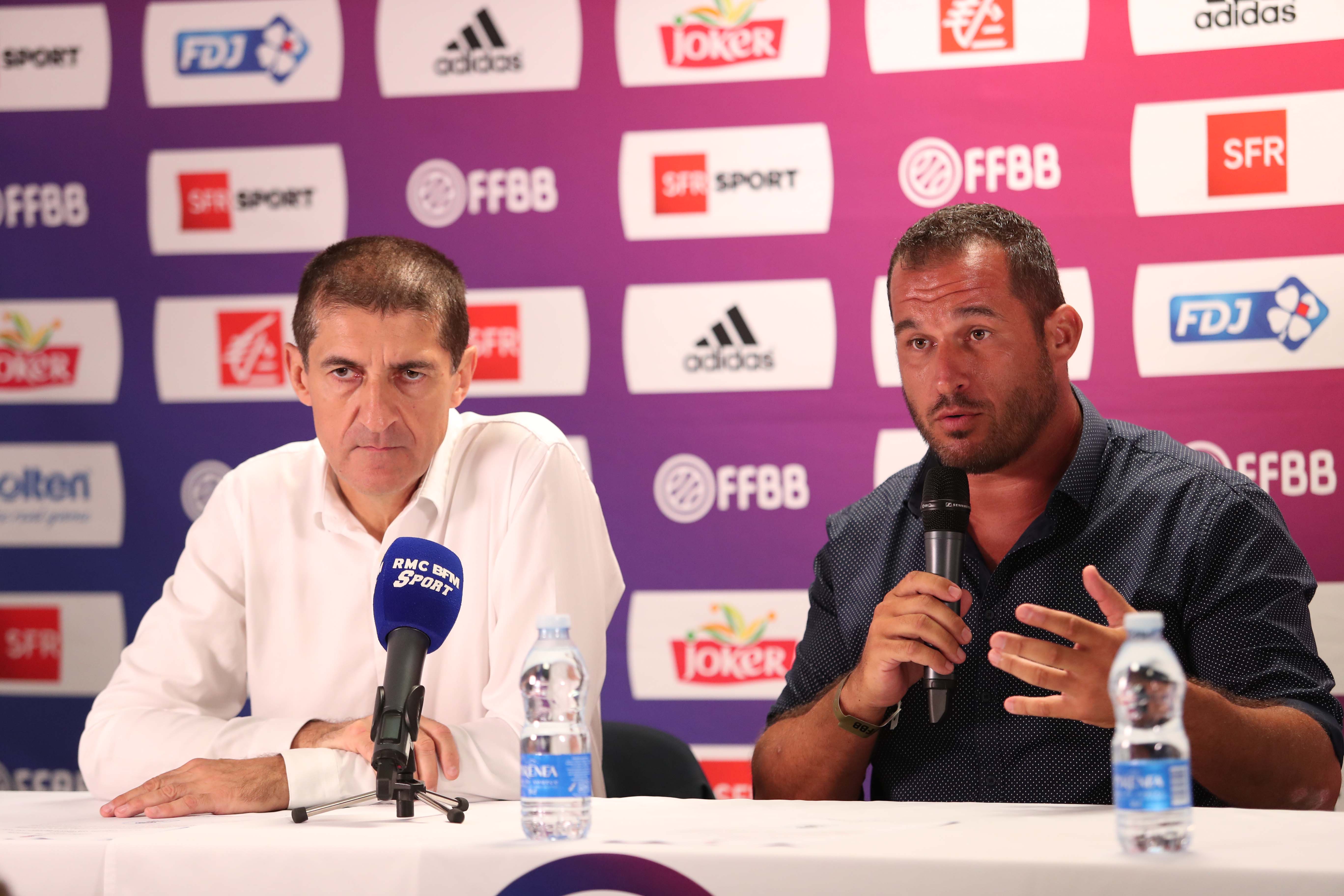Jean-Pierre Siutat (Président FFBB), a signé une convention de trois ans avec l'assocation "Colosse Aux Pieds d'Argile" dans le cadre du match de préparation à l'EuroBasket : France-Tunisie à Pau, le samedi 5 août 2017