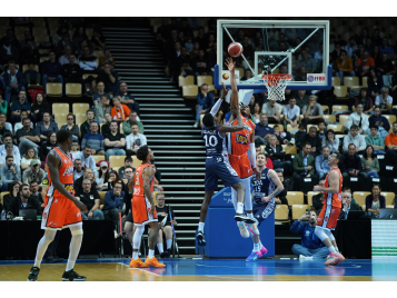 Carlton au contre sur Alingue - Bellenger/IS/FFBB